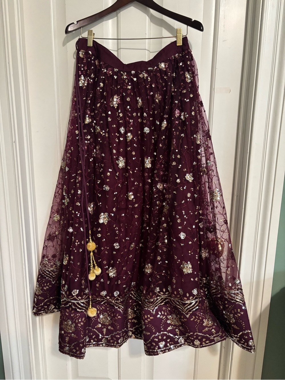 Women’s beautiful Burgundy Floral Embellished Lehenga Set Medium - Picture 7 of 16